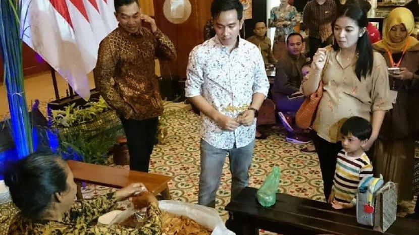 Gibran Perkenalkan Bisnis Baru Dengan Menu Andalan Ayam Batubara