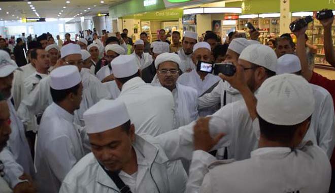 Habib Rizieq Sudah Tiba di Indonesia, Benarkah?