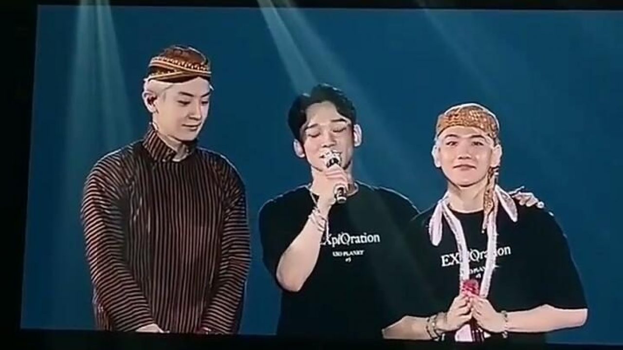  Tutup  Konser EXO Indonesia Chanyeol Baekhyun Pakai  