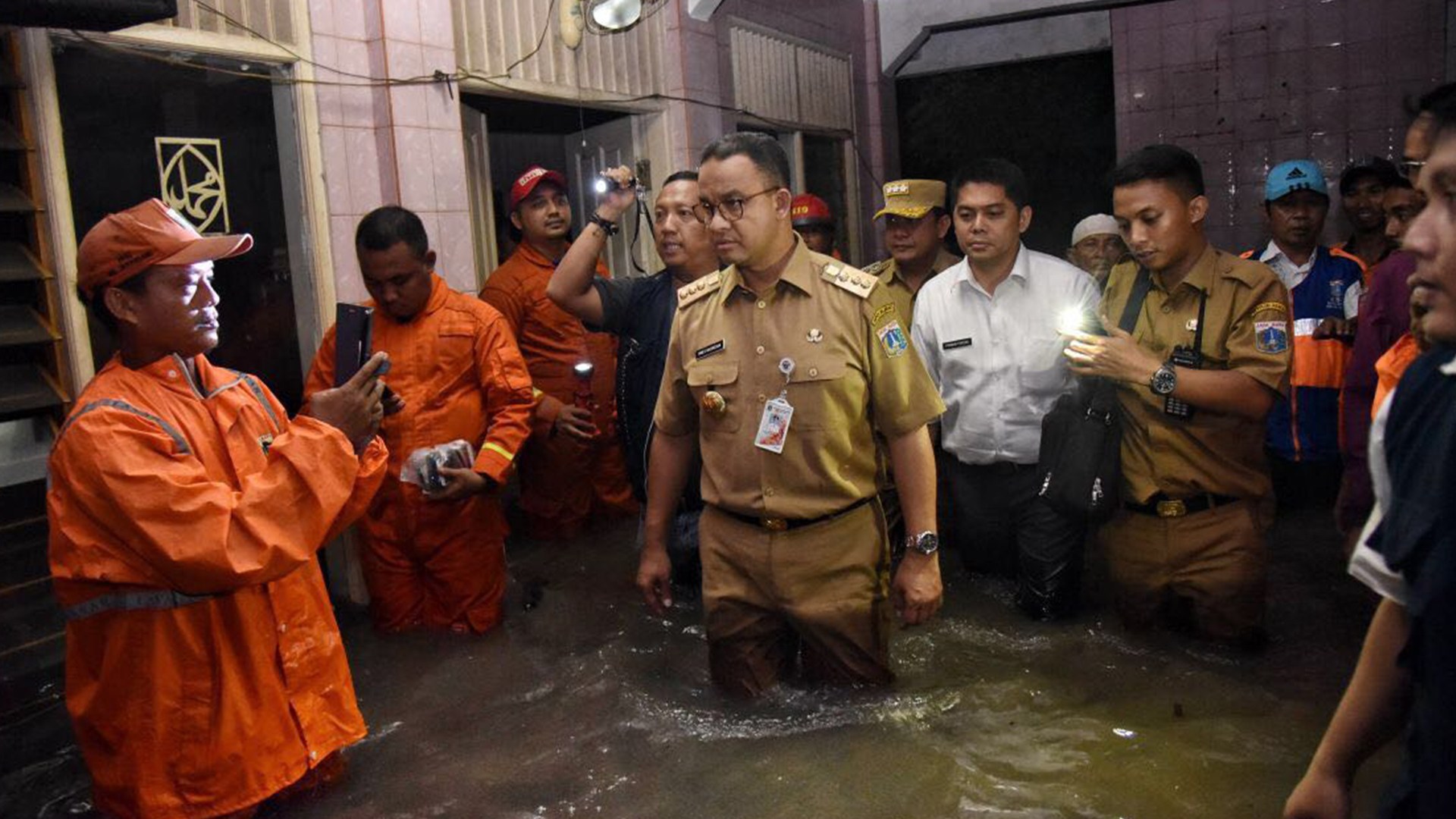 TIKTAK.ID - Jokowi Singgung Tips Atasi Banjir DKI, Sindir Anies?