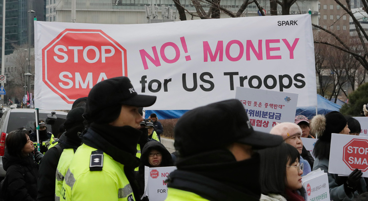 Merasa Negaranya Diperas Trump, Warga Korea Selatan Demo Kedutaan Amerika di Seoul