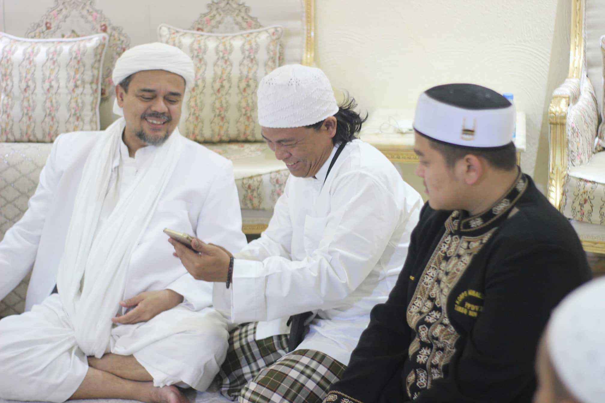 TIKTAK.ID - Kediaman Habib Rizieq di Arab Saudi Selalu Ramai Pengunjung, Otoritas Setempat Tak Masalah