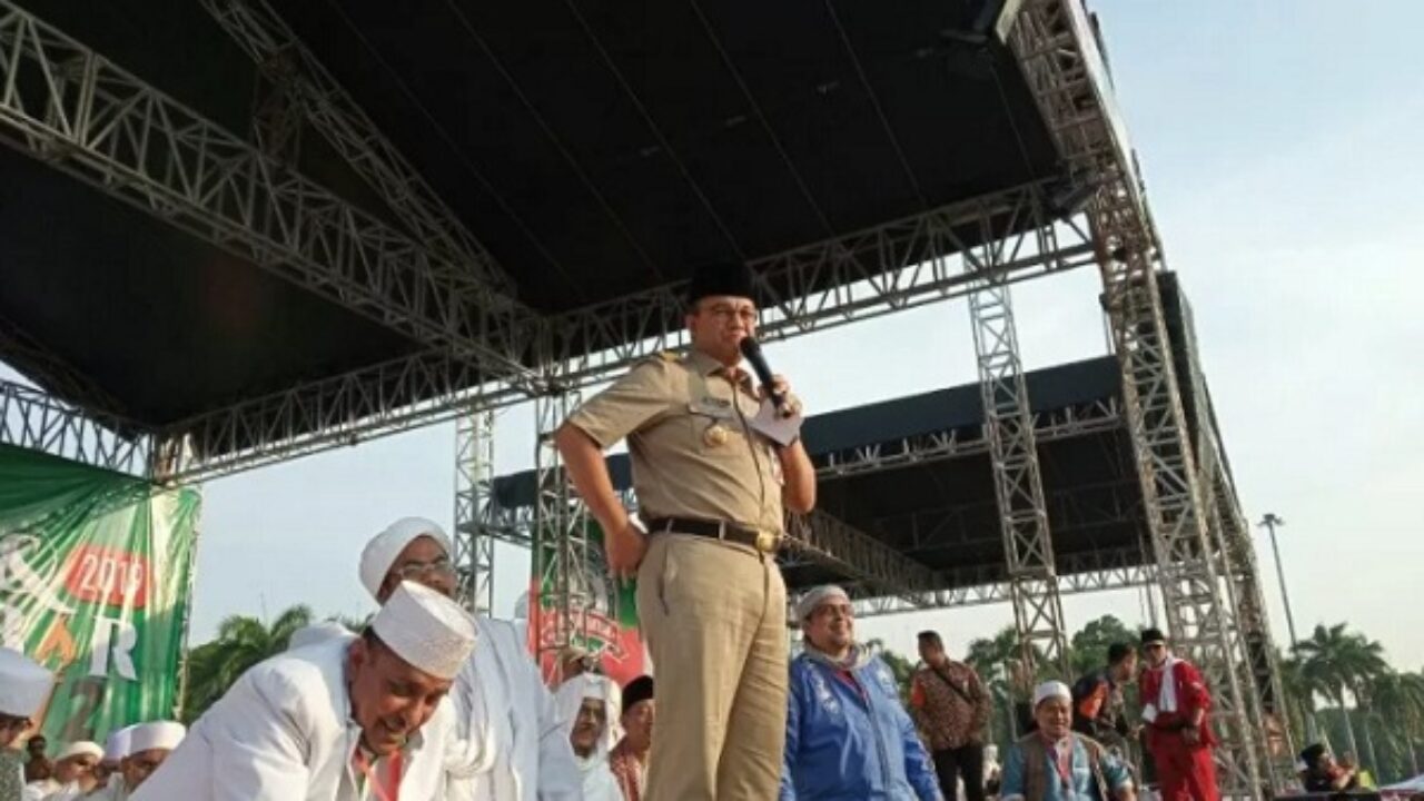 Hadir Berpakaian Dinas di Reuni 212 Disoal, Kemendagri Bela Anies: Diundang selaku Gubernur Masa Iya Dia Pakai Gamis