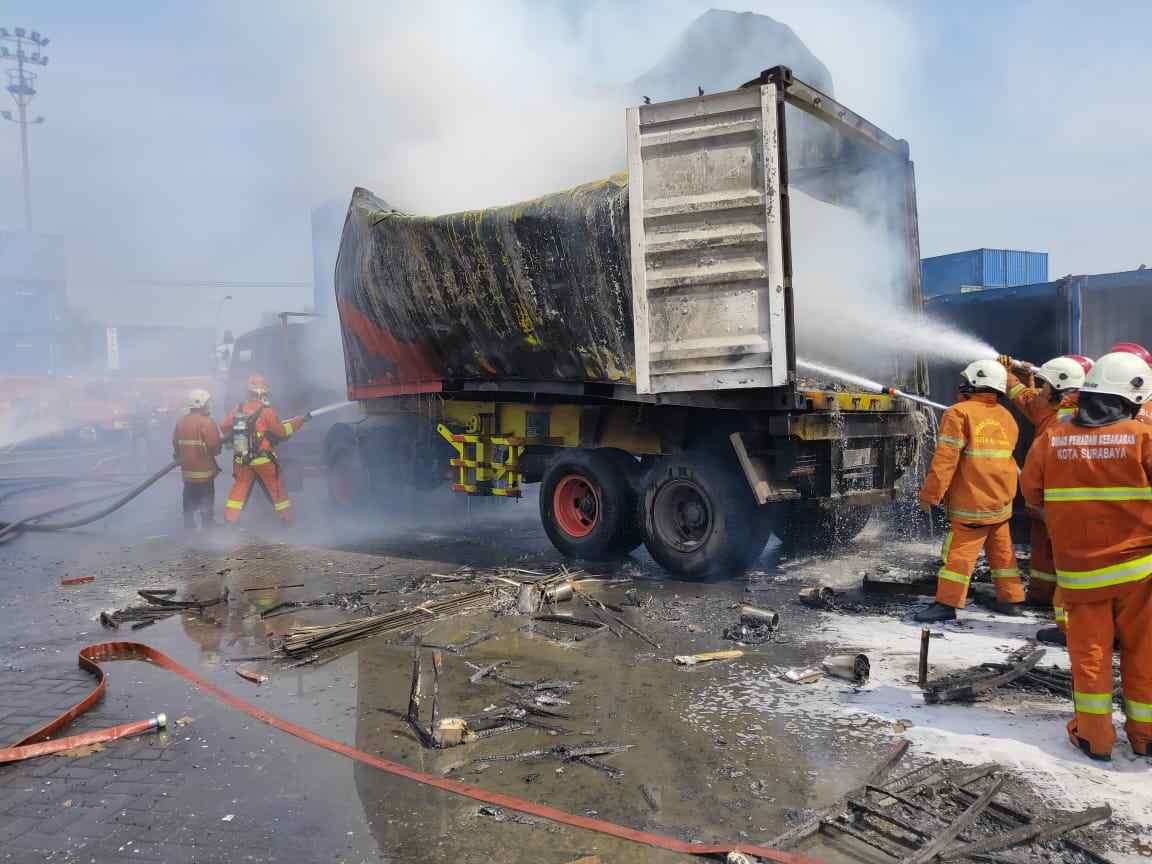 Kontainer Meledak dan Terbakar di Tanjung Perak, Sejumlah Orang Luka Parah