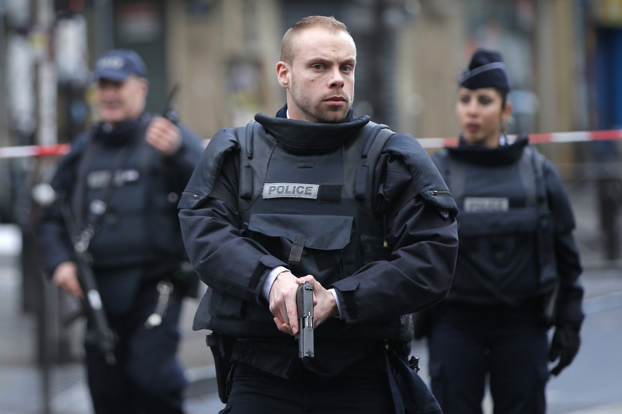 TIKTAK.ID - Polisi Prancis Tembak Pria yang Ancam Petugas dengan Pisau di Paris
