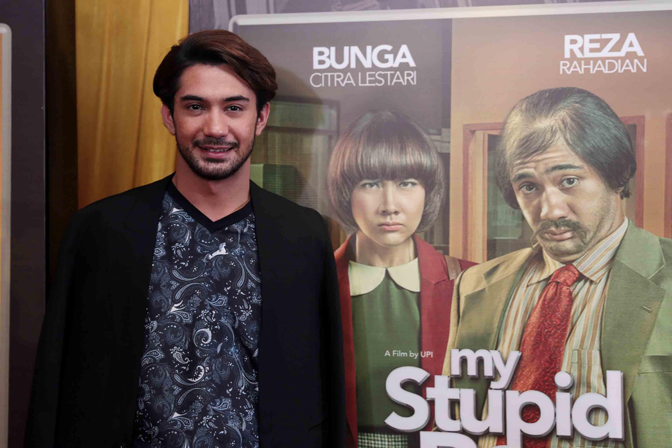 Reza Rahadian Akui Belum Pede Jadi Sutradara Film
