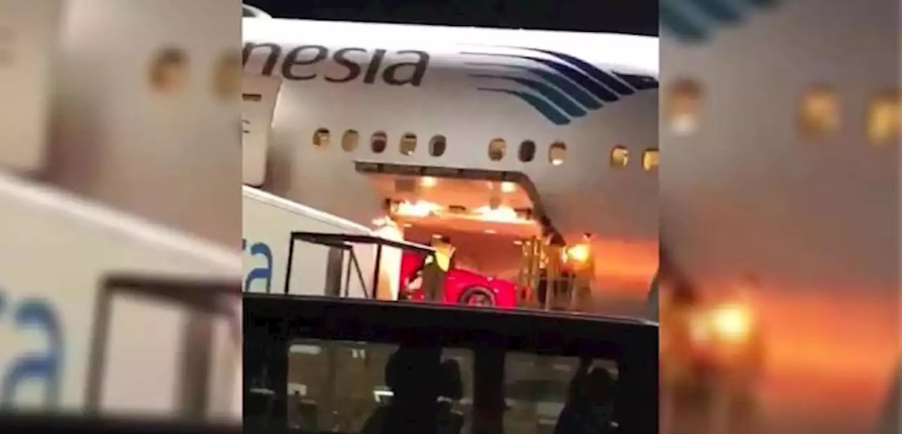 Viral Beredar Video Pesawat Garuda Angkut Ferrari Merah, Ini Komentar Erick Thohir