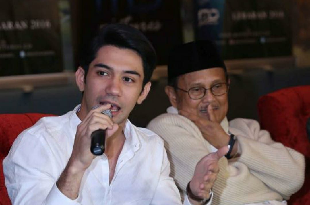 Begini Reaksi BJ Habibie Lihat Makeup Prostetik Reza Rahadian Sangat Mirip Dirinya