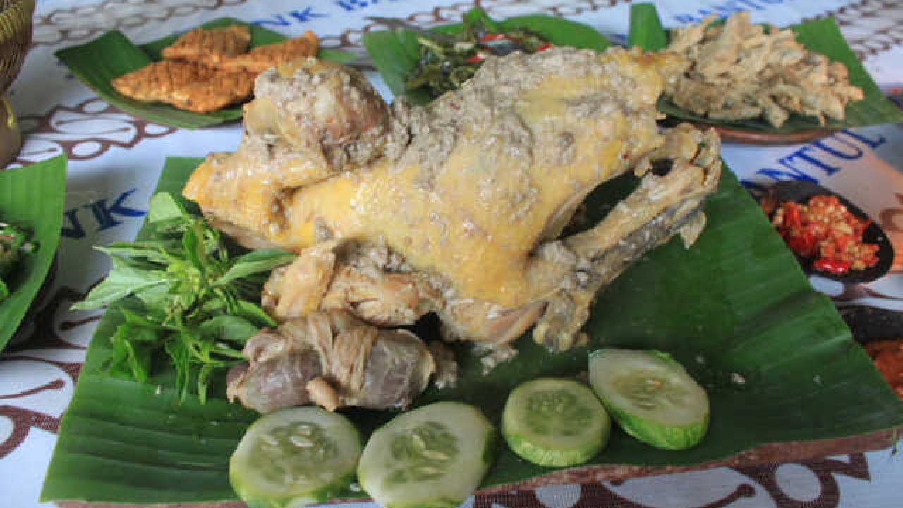 Rekomendasi Kuliner Saking Mantapnya Ayam Ingkung Mbah 