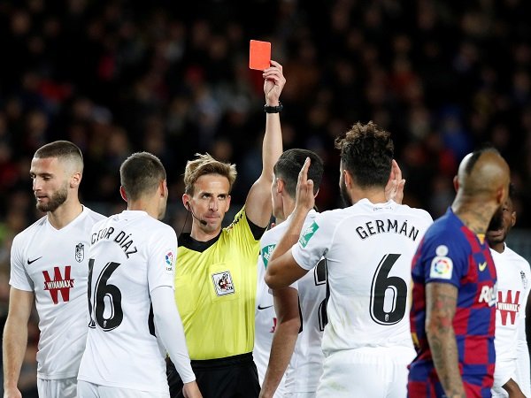 Kalah Tipis, Pemain Granada: Keputusan Wasit Selalu Untungkan Barcelona
