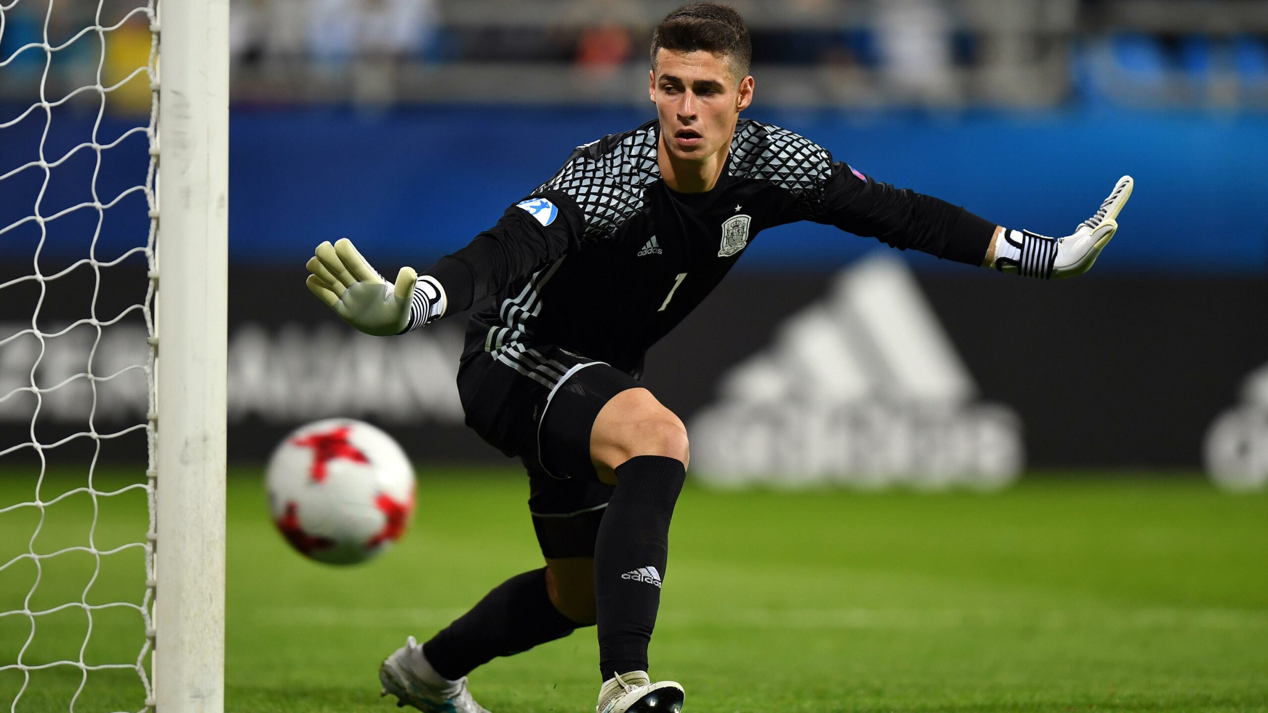 Kepa Arrizabalaga Kerap Blunder, Kenapa Chelsea Tak Cari Kiper Baru Penggantinya?