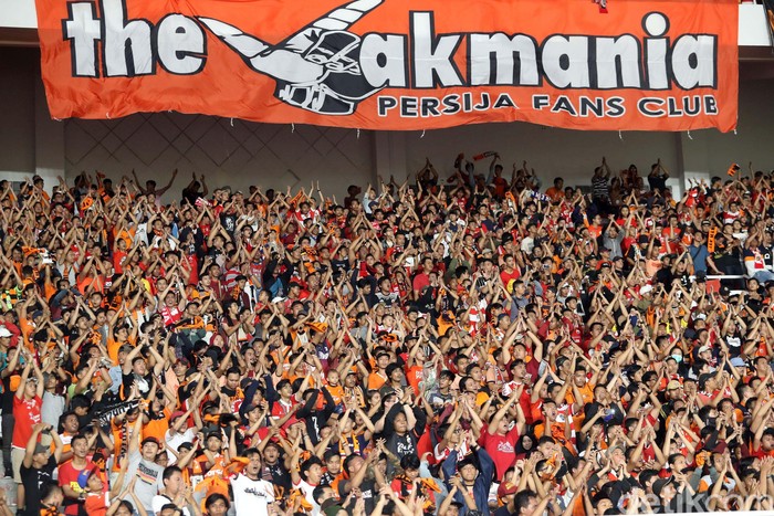 Patut Dicontoh, The Jakmania Buka Posko Bantuan Banjir Jakarta