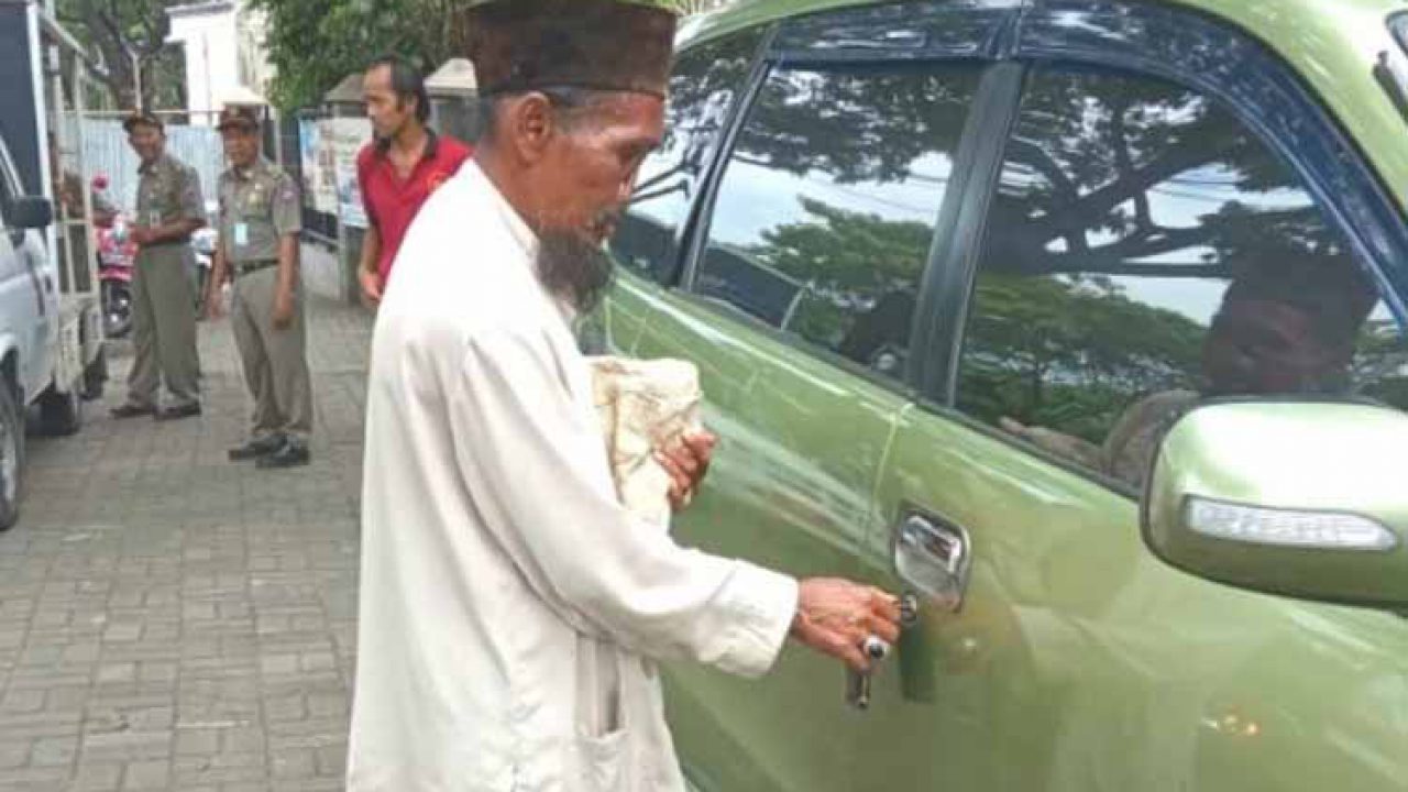 Pengakuan Pengemis 'Tajir' Bogor Pulang Pergi Ngemis Pakai Mobil, Kalau Naik Angkot Kakinya Sakit