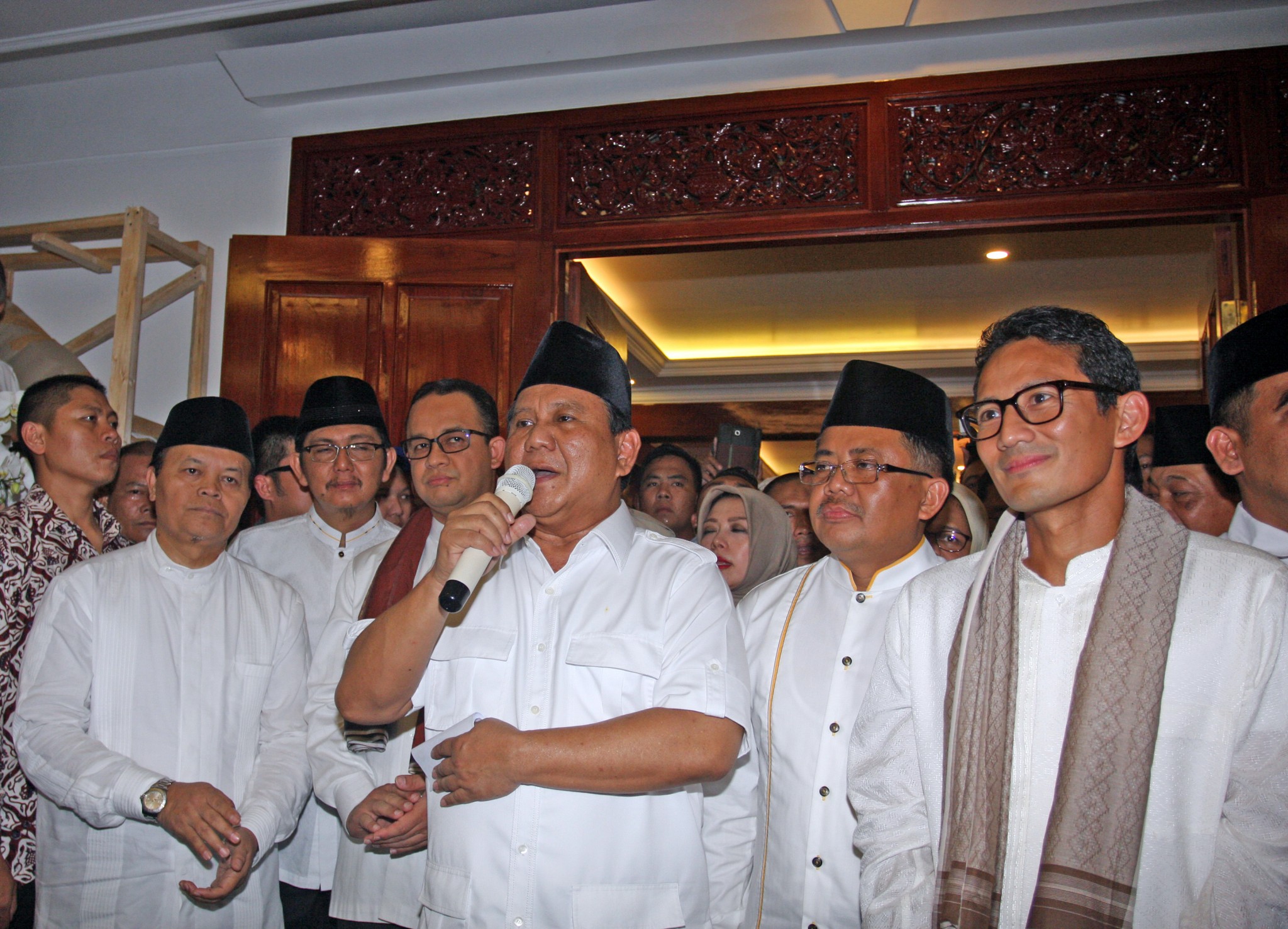 TIKTAK.ID - Reaksi Datar Anies Soal Prediksi Jokowi: Sandiaga Uno Presiden 2024, Sadar sedang Diadu Domba?