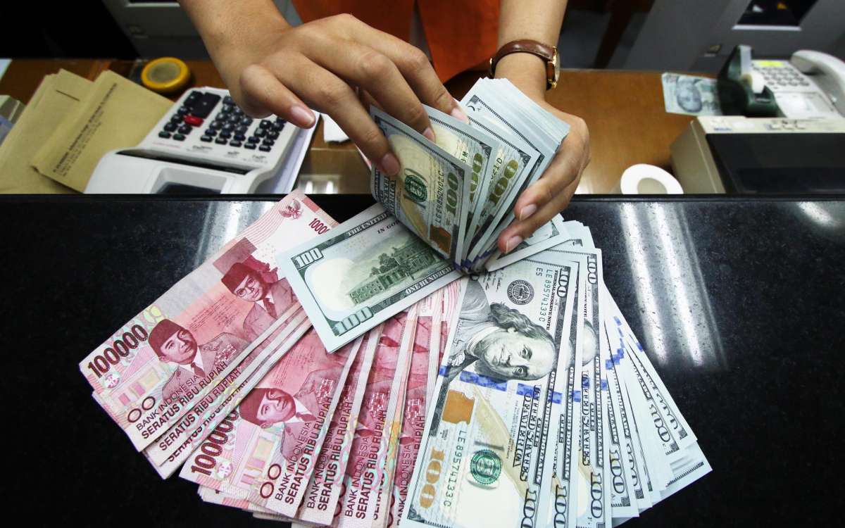 Rupiah Terlalu Kuat, Jokowi Malah Wanti-Wanti BI Hati-Hati. Kenapa?