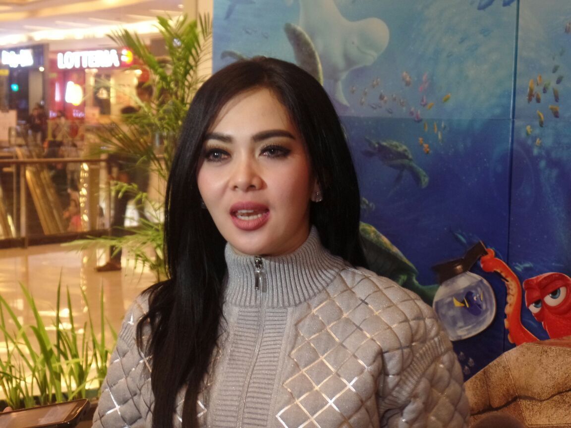 Dianggap Hina Perempuan Tua dengan Sebutan Nenek Peot, Syahrini Panen Hujatan