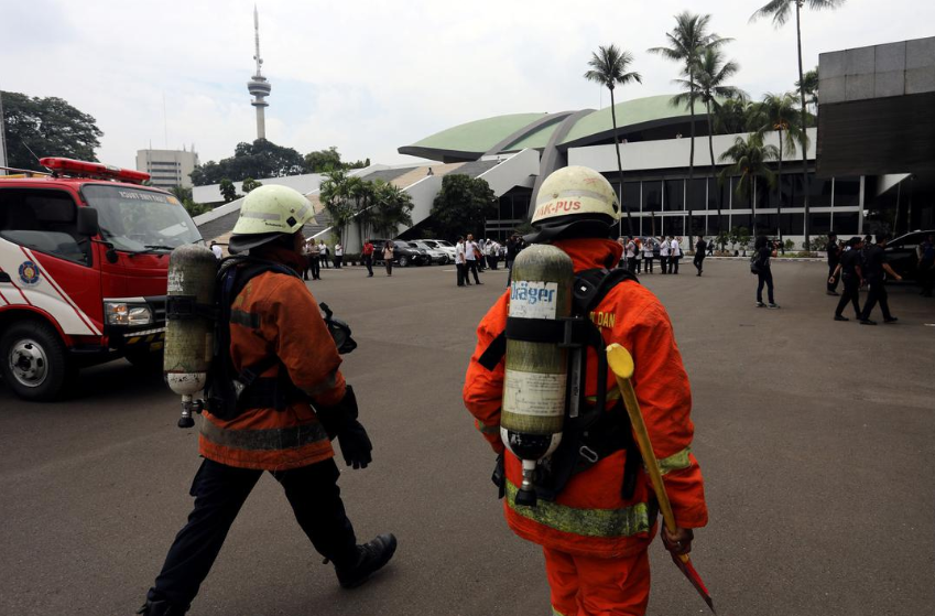 Sekilas ‘Mukjizat’ di Tengah Kebakaran Gedung DPR/MPR