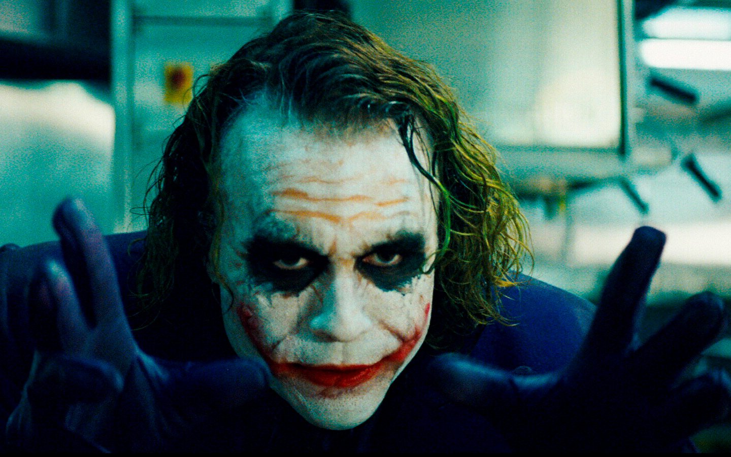 Berkat Akting Spektakulernya di Film Joker, Joaquin Phoenix Raih Oscar