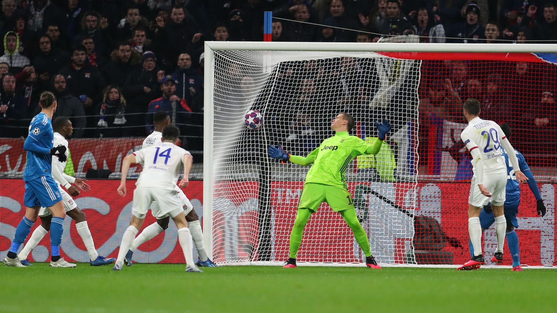 Szczesny Beberkan Kesalahan Juventus Saat Tumbang Dihajar Lyon