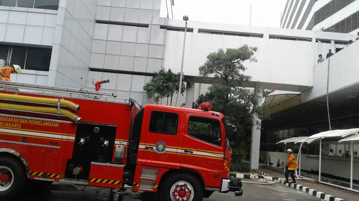 Breaking News: Gedung Nusantara III Kompleks Gedung DPR/MPR Terbakar