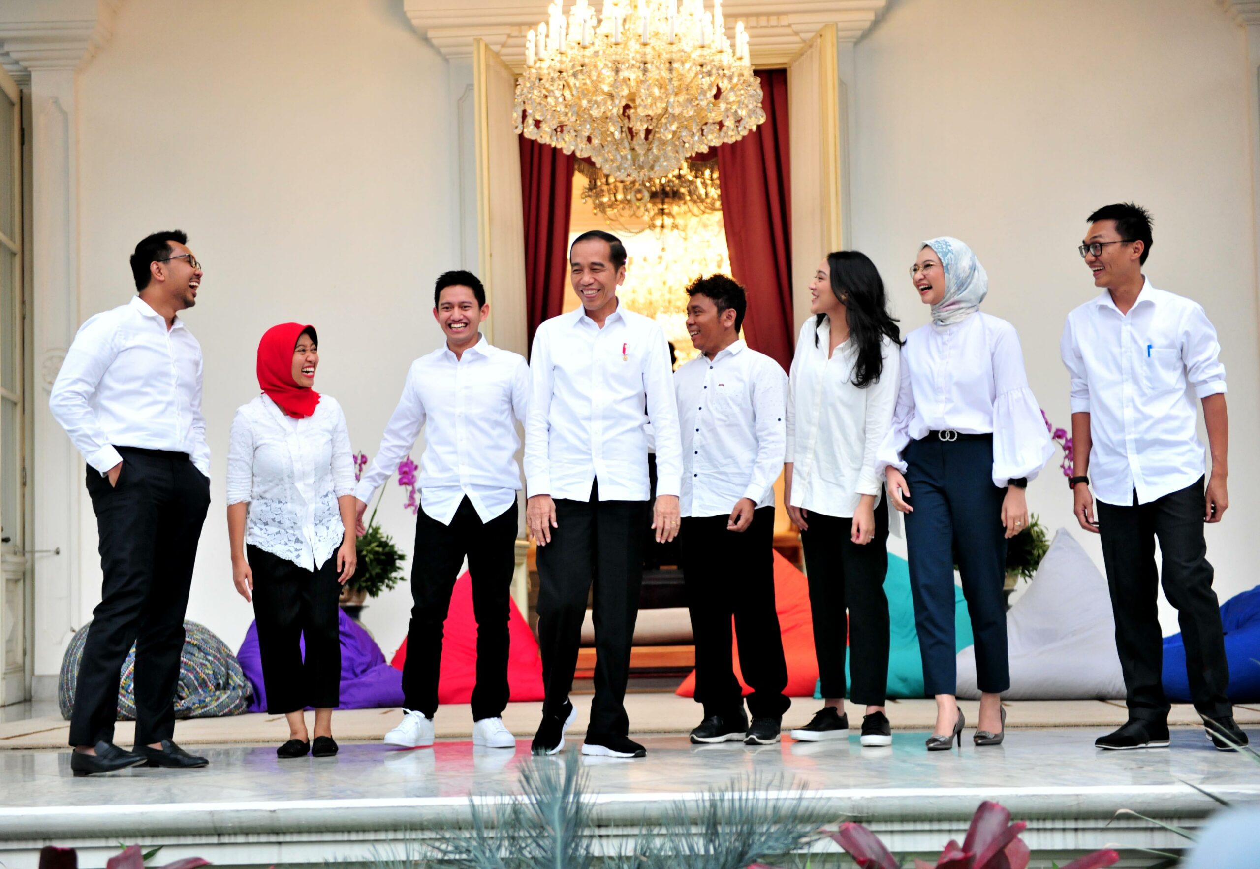 Genap Setahun ‘Unfaedah’ Stafsus Milenial Jokowi Sudah Waktunya Dibubarkan?