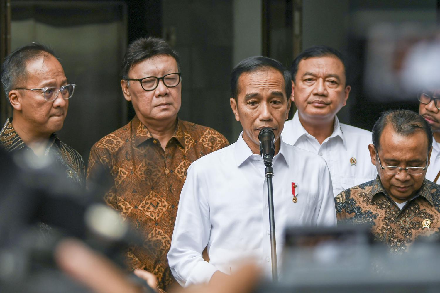 Jokowi Bilang Kebijakan Pemda Terkait Corona Jangan Perburuk Situasi, Sindir Anies?