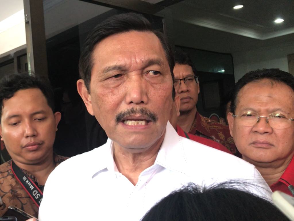 Luhut Bilang Tak Ada Prosedur yang Ilegal, Info Status 49 TKA China Kian Simpang Siur