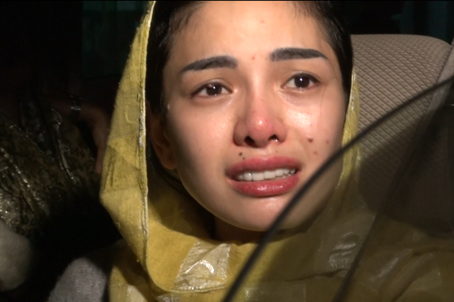 Nikita Mirzani Nangis Lihat APD Sumbangannya Dipakai Tenaga Medis