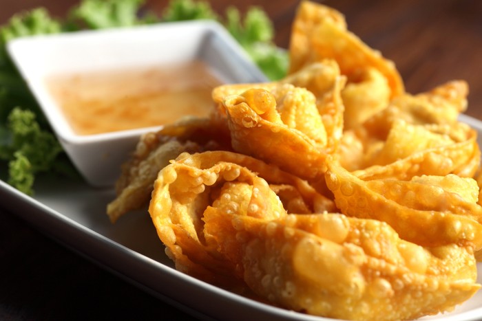 Bosan di Rumah Aja? Yuk Bikin Camilan Pangsit Udang Crispy Penggugah Selera