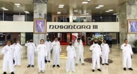 Kelakuan Anggota DPR Kembali Bikin Murka, Kali ini Pose Pakai APD