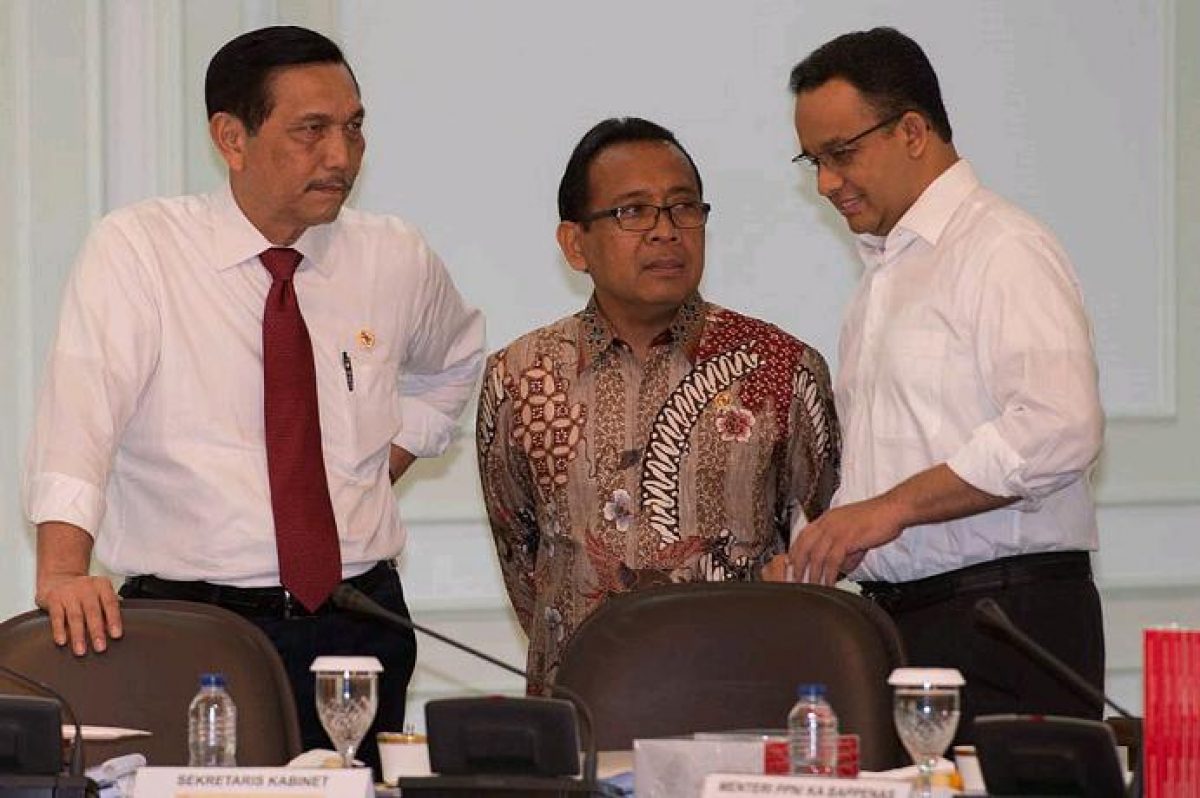 Heran Kenapa Masih Banyak Orang ke Jakarta, Luhut Tanyai Anies