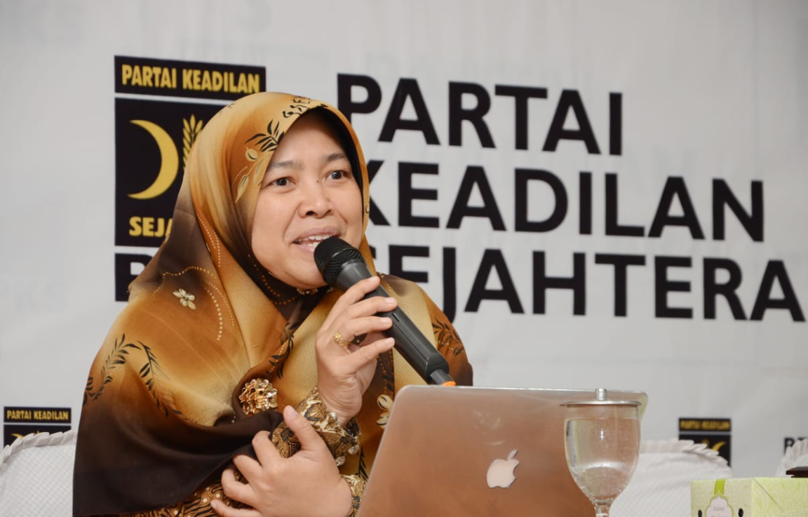 PKS: Jokowi Telat, Anies Lebih Dulu Larang Mudik Meski Akhirnya Dibatalkan Luhut
