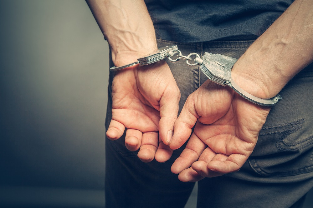Nekat Sambangi Pacarnya Saat Lockdown Corona, Pria ini Diganjar Denda 12,8 Juta dan 1 Bulan Penjara