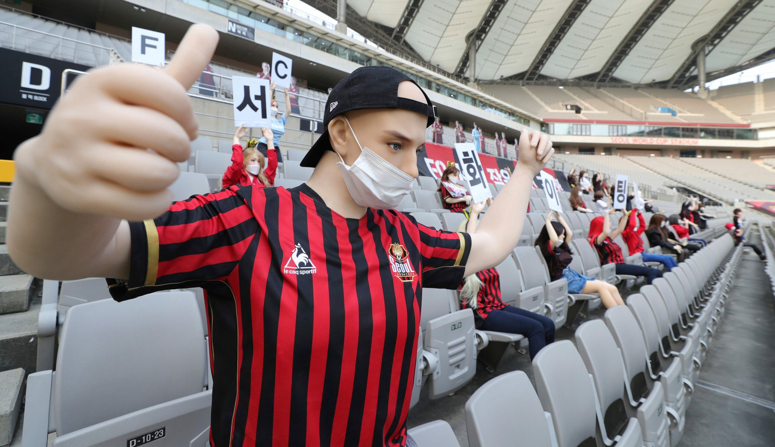 Gantikan Peran Penonton, FC Seoul Letakkan Boneka di Tribun