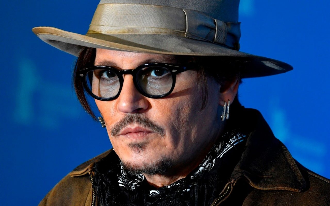 Ponselnya Diretas, Johnny Depp Gugat Tabloid Inggris