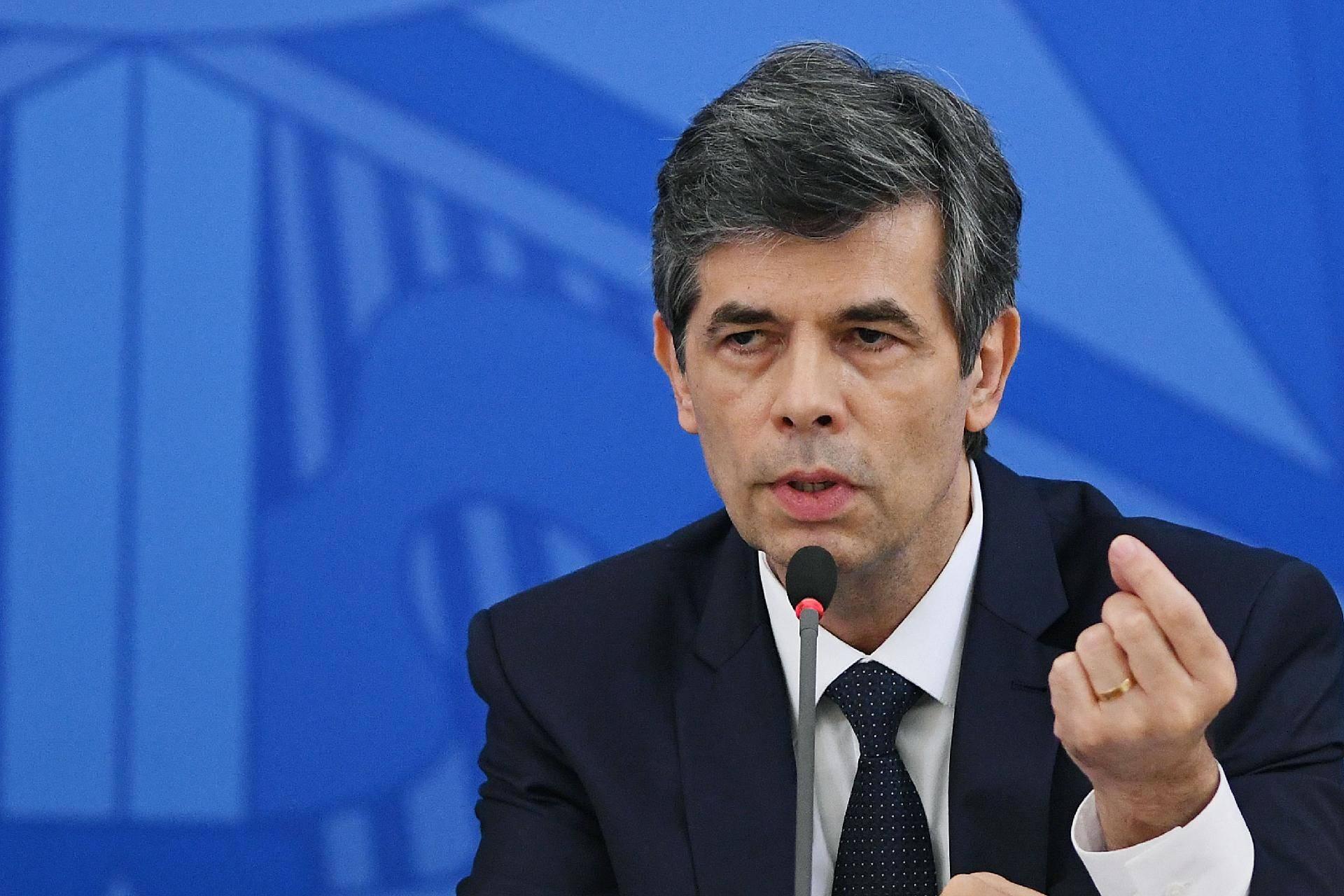Berselisih dengan Presiden Soal Penanganan Corona, Menteri Kesehatan Brasil Pilih Lepaskan Jabatannya
