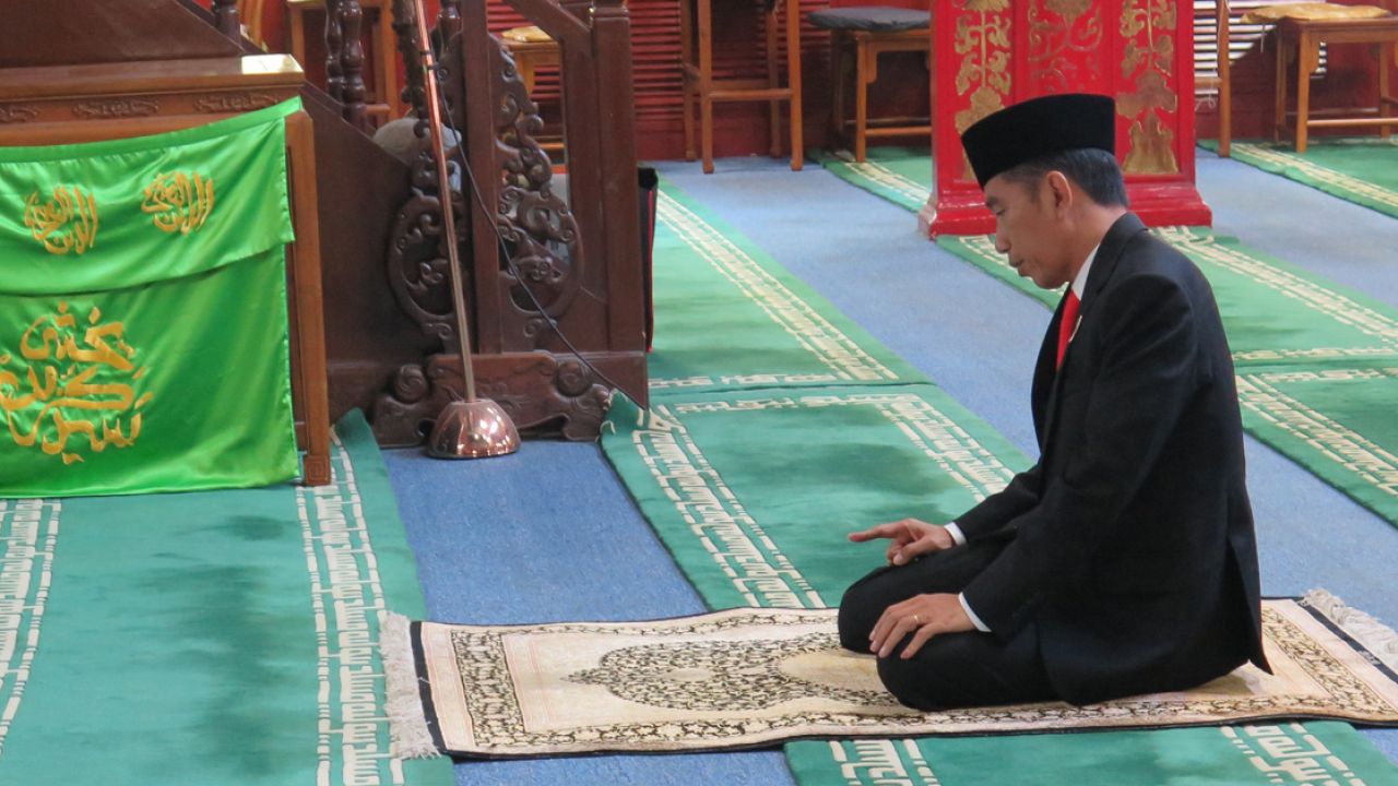 PDIP Bela Jokowi Soal Blusukan Bagi Sembako: Mirip Kisah Khalifah Umar Bin Khattab