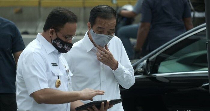 Ajak Warga Saling Dukung Lawan Covid-19, Anies Singgung Beratnya Beban Jokowi