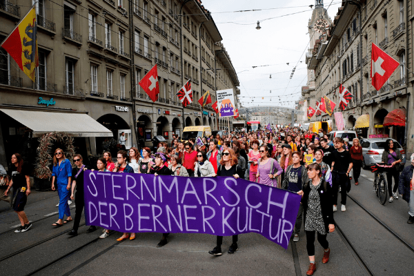 Demonstrasi Perempuan Swiss Tuntut Kesetaraan Gender dan Hidup Aman Tanpa Terancam Kekerasan