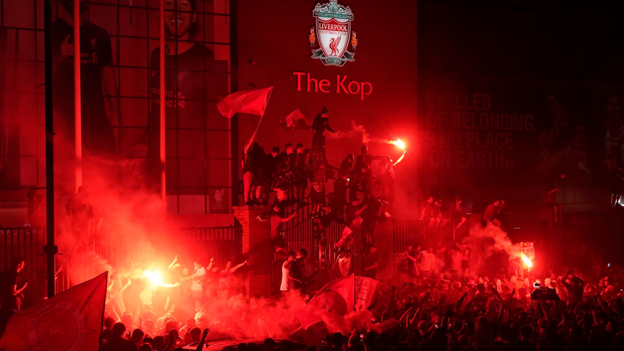 Rayakan Pesta Juara, Ribuan Suporter Liverpool Disebut Lakukan Tindak Kriminal