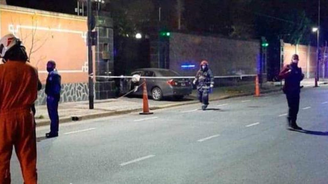 Yakini Pandemi Covid-19 Ulah CIA, Seorang Pria Argentina Tabrak Kedubes China untuk Cari Suaka
