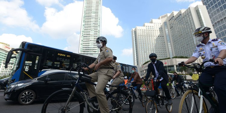 Anies Banggakan Langit Jakarta Kembali Biru Selama Pandemi Covid-19