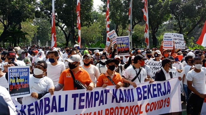 Dalam Sehari 2 Demo Digelar di Balai Kota DKI, Ajukan Tuntutan untuk Anies