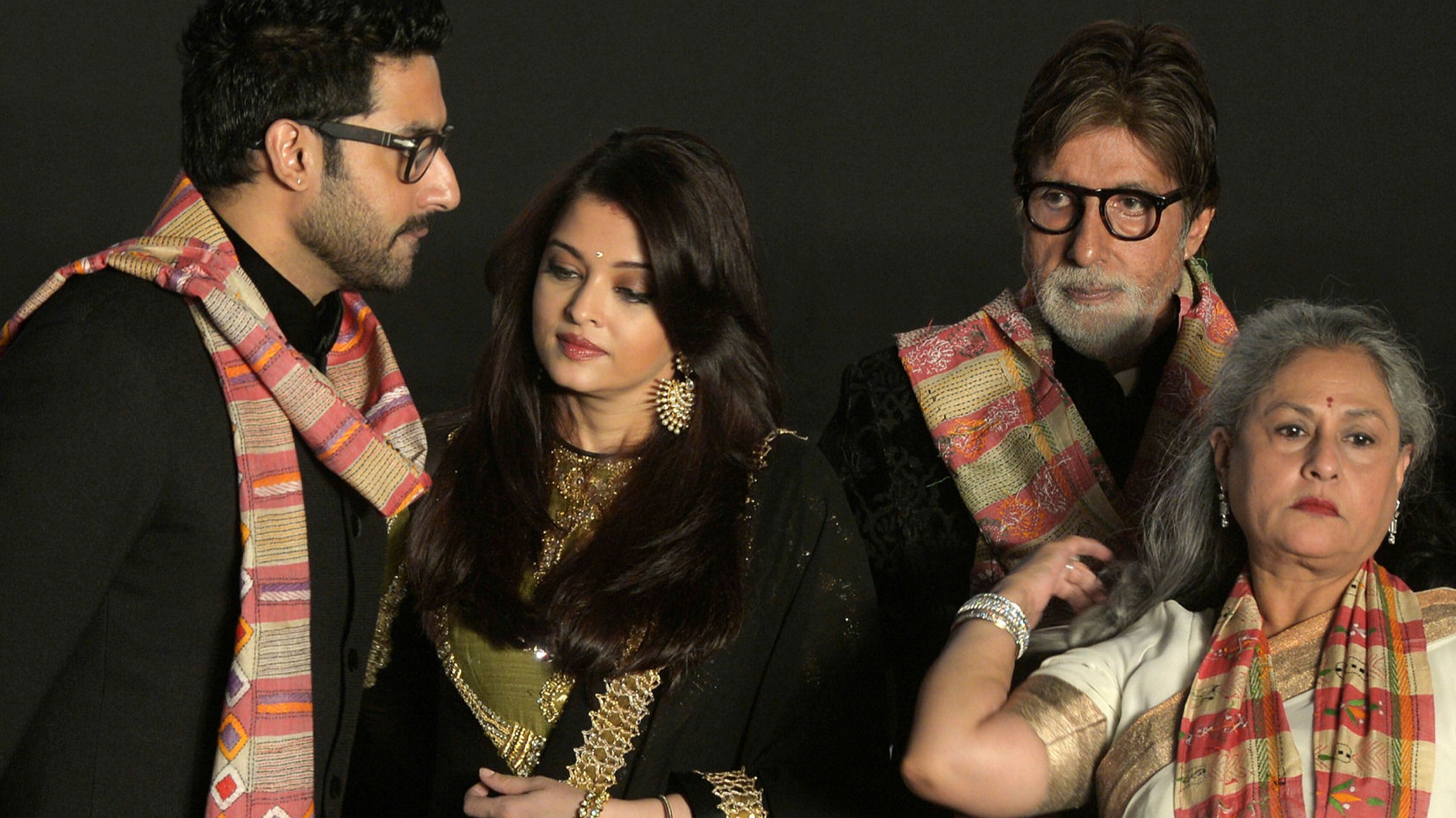 Seluruh Anggota Keluarga Superstar Bollywood Positif Virus Corona