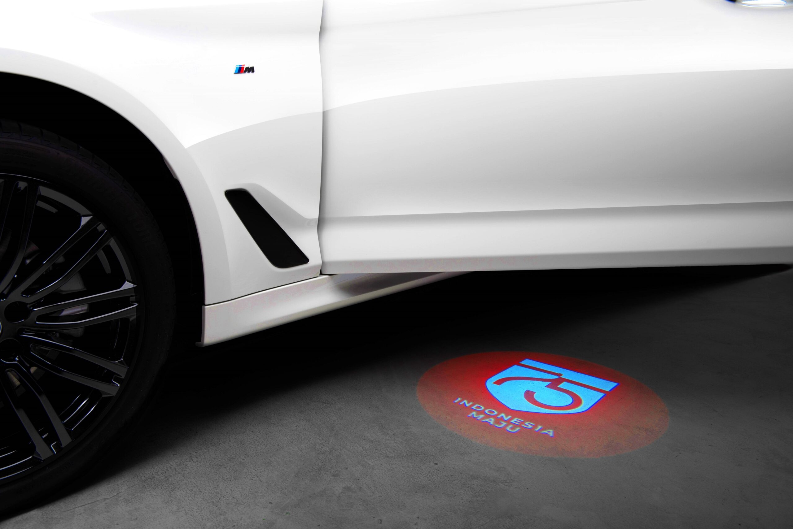 BMW Rilis Sedan Premium Berlogo Indonesia Maju