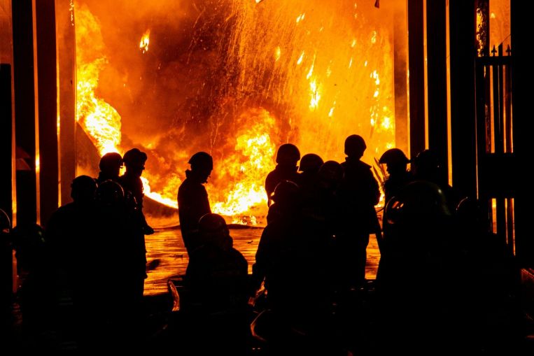 Pengacara ini Duga Kebakaran Gedung Kejaksaan Agung 'Skenario Hancurkan Dokumen dan Bukti' Mega Kasus Djoko Tjandra dan Jiwasraya