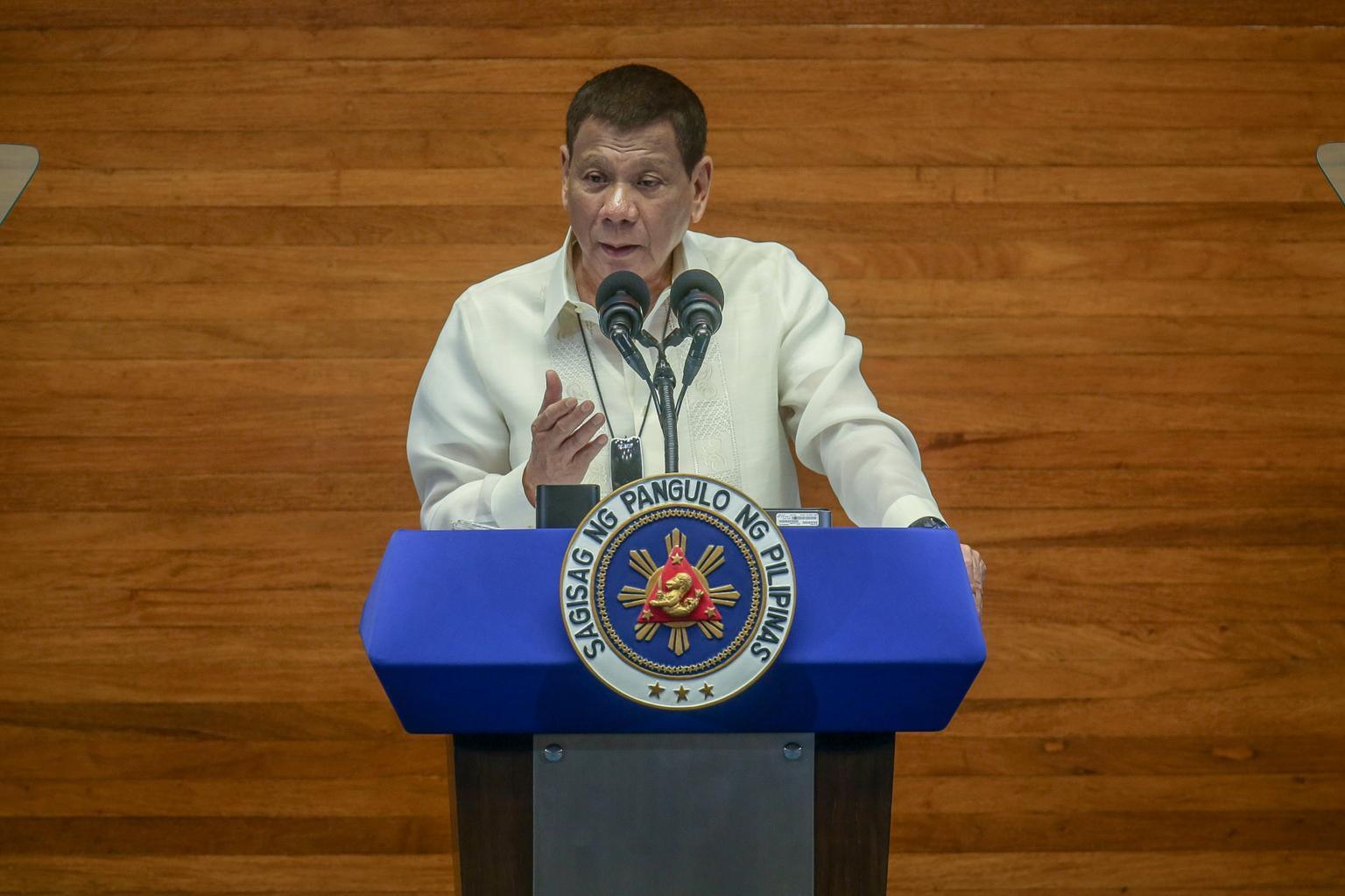 Presiden Duterte Sarankan Rakyatnya Pakai Bensin sebagai Disinfektan