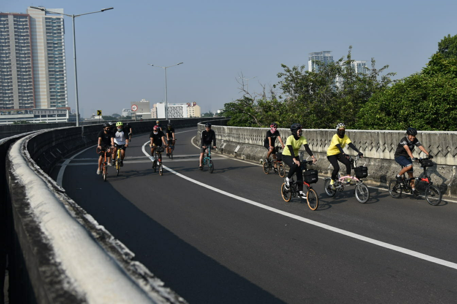 Begini Lho Duduk Perkara Usul Anies yang Dicap 'Nyeleneh' Soal Jalur Sepeda di Tol Dalam Kota