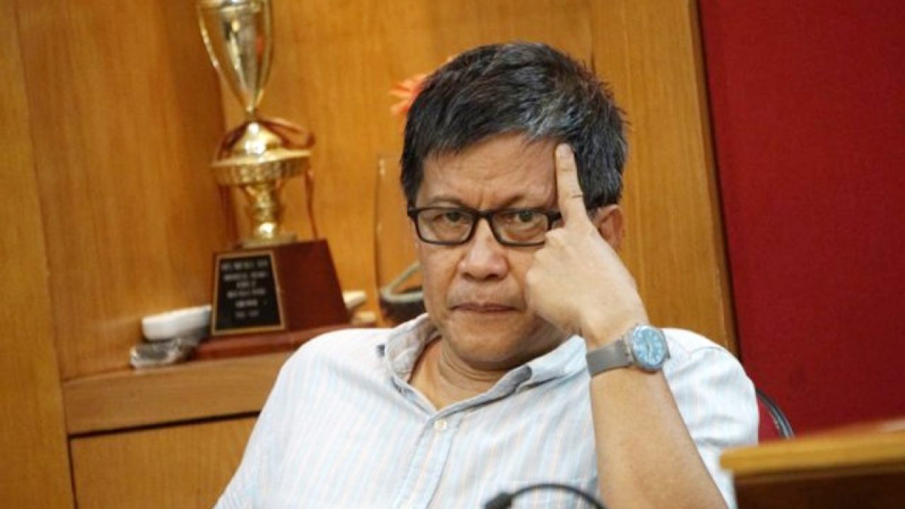 Tiru Airlangga Sudutkan Anies, Rocky Gerung Sebut Ridwan Kamil dan Bima Arya Ikut 'Orkestrasi ala Preman'