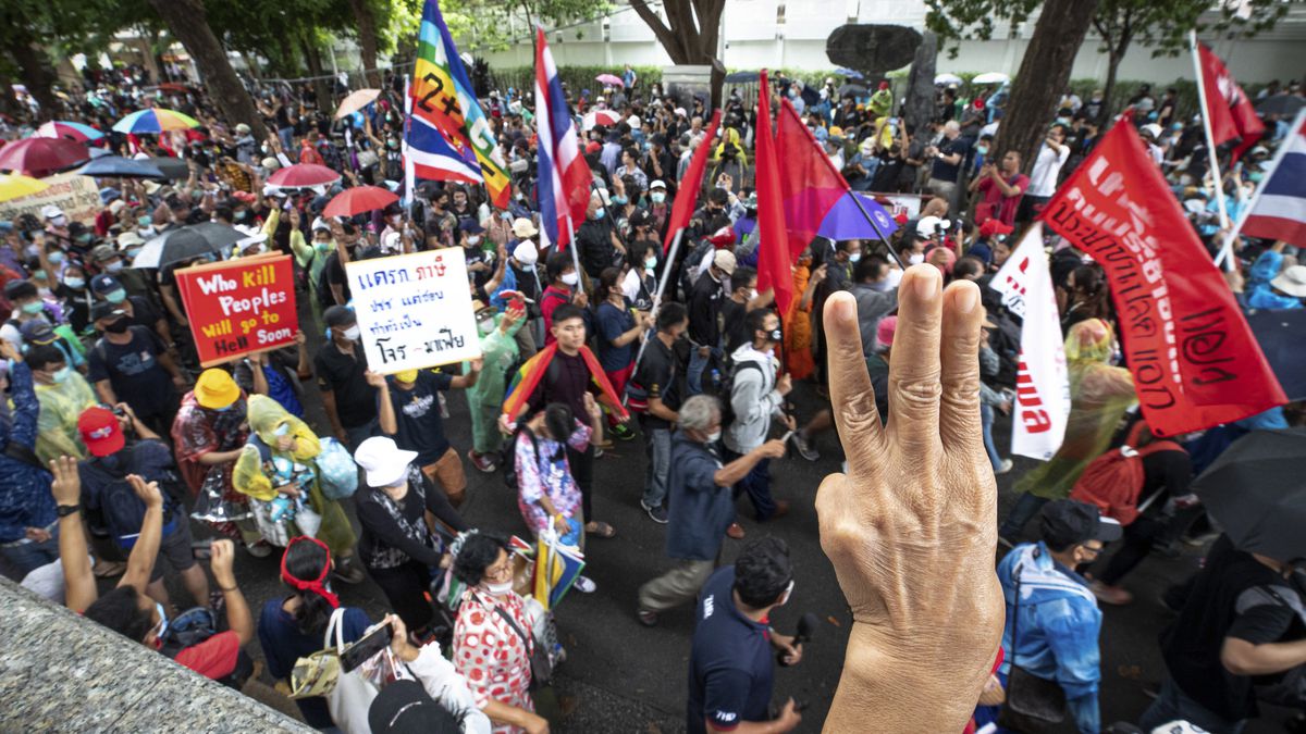 Demonstrasi di Bangkok Tuntut Reformasi Monarki Thailand